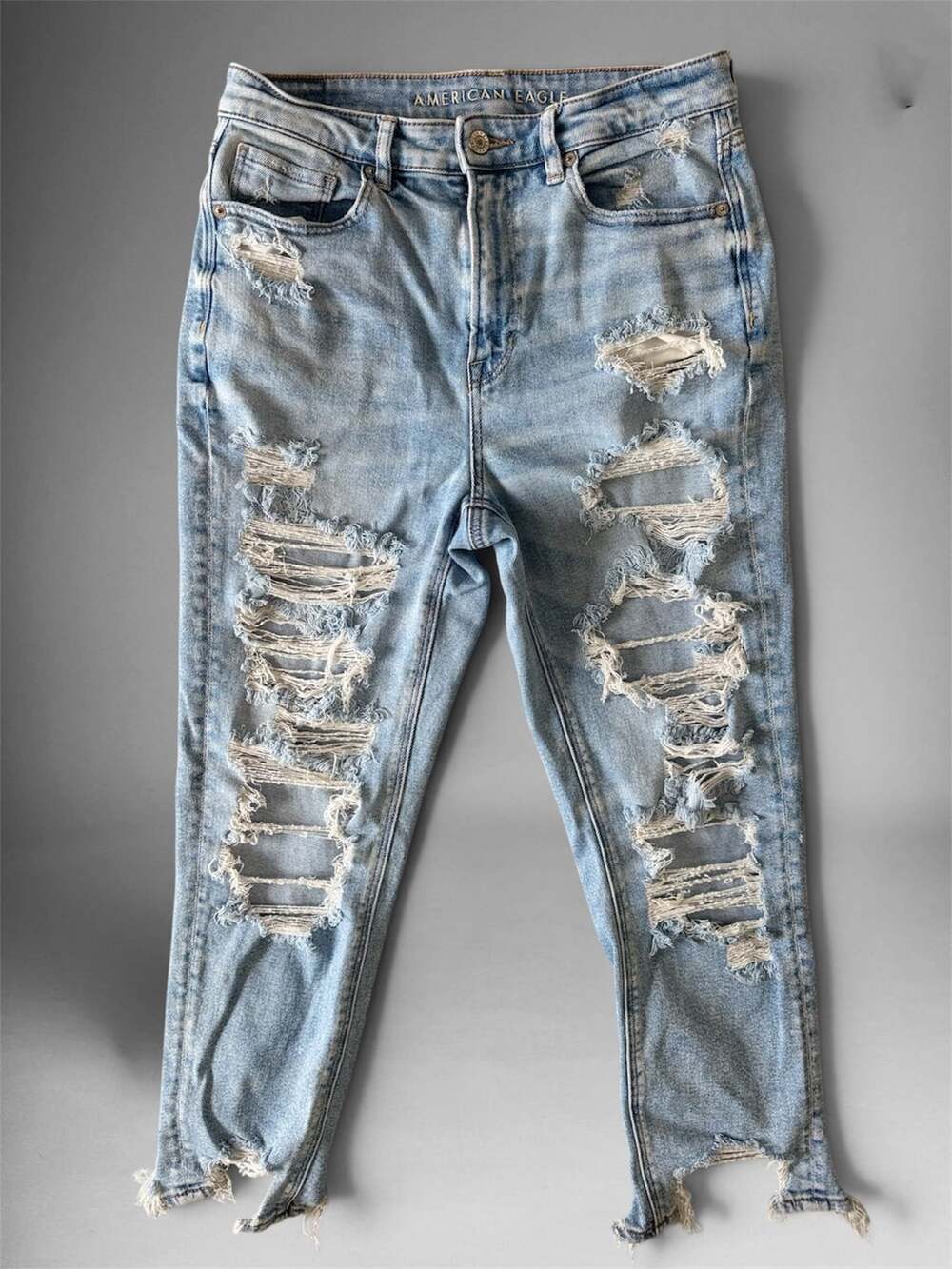American Eagle Mom Jeans Size 8 Short Light Wash